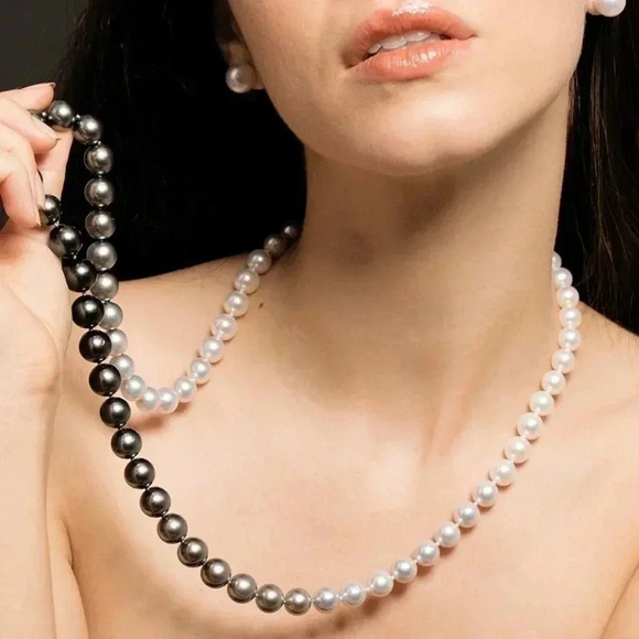 Roman Women’s Vintage Opera Length 30” Faux Ombré Pearl Necklace - Picture 2 of 16